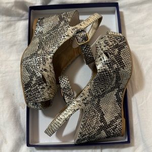 Stuart Weitzman snake skin metallic peep toe  platform wedge size 6.5